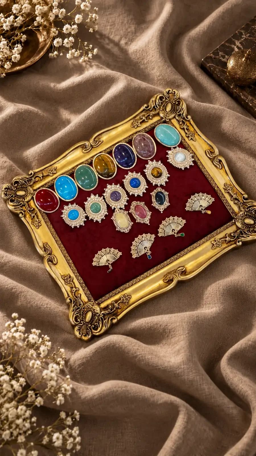 Brooches & Accessories