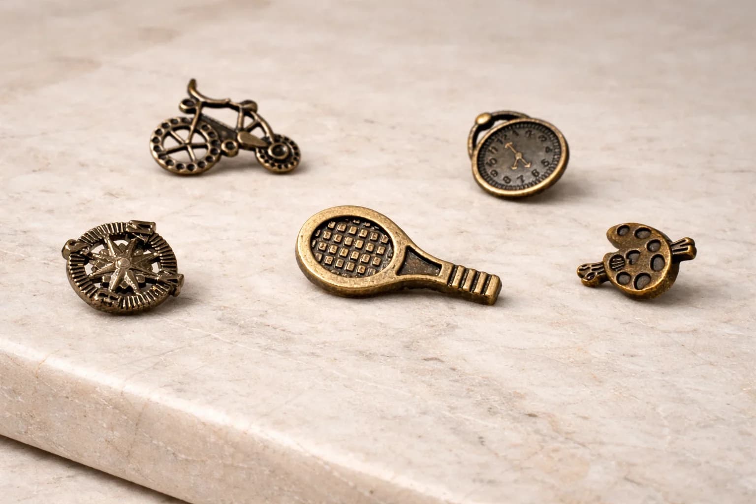 Set di 5 spille decorative